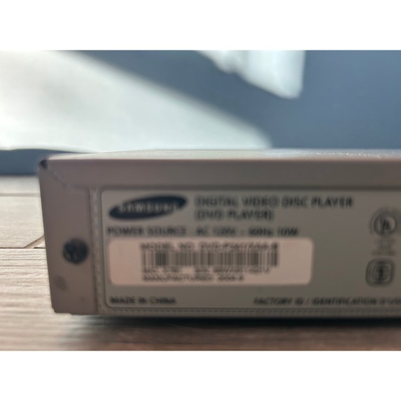 Samsung DVD-P241 Progressive Scan DVD Player Dolby DTS w cables Tested & Working - Picture 4 of 7